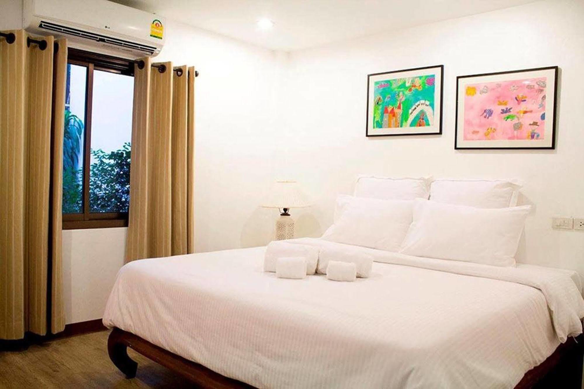 Justbeds Hotell Bangkok Exteriör bild