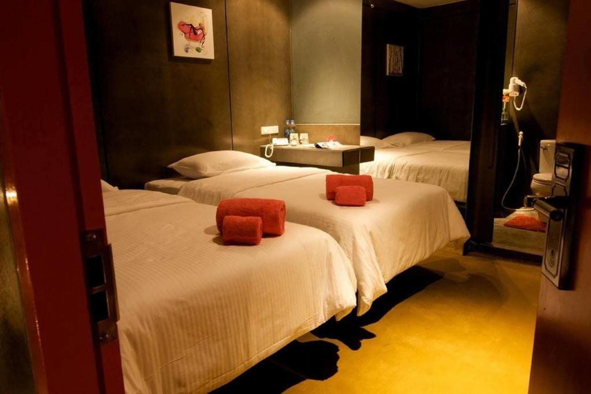 Justbeds Hotell Bangkok Exteriör bild