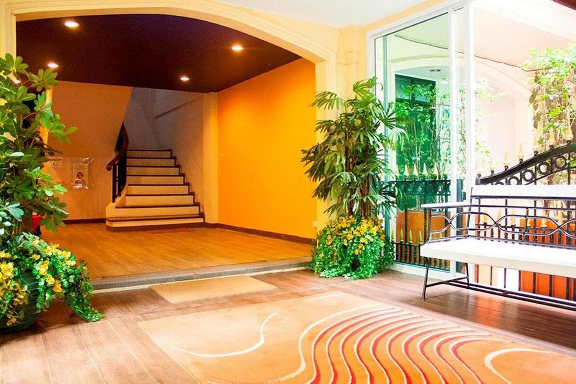 Justbeds Hotell Bangkok Exteriör bild